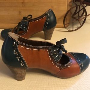 **New** Unique Leather pumps